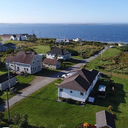 Mama'S By The Sea B&B Clark's Harbour Buitenkant foto